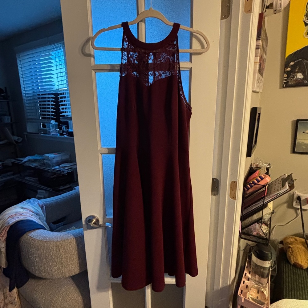 Women's Lace Yoke Sleeveless Dress - Burgundy